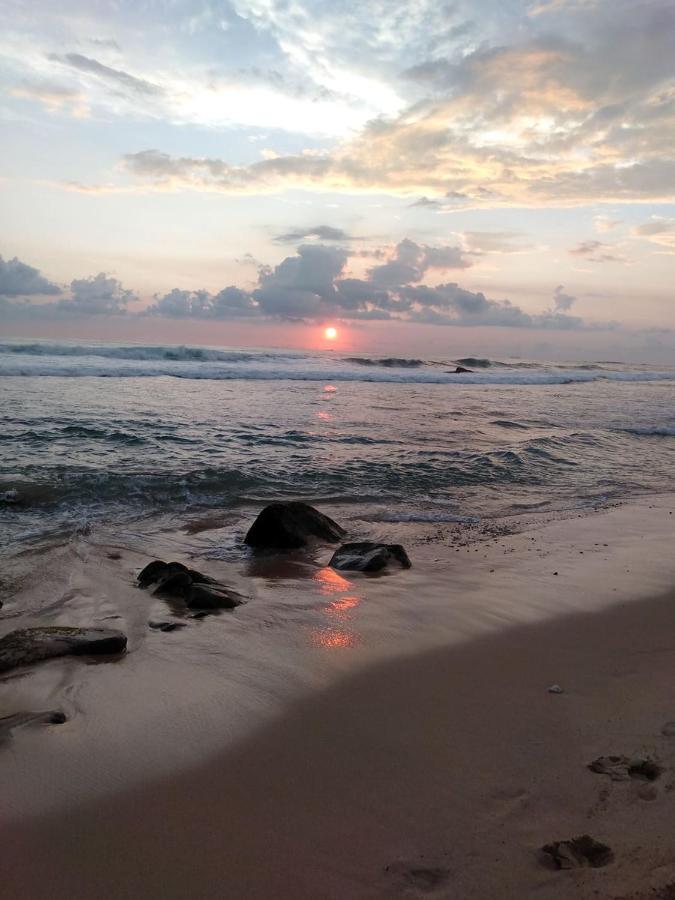 Near Beach Rest Unawatuna Kültér fotó