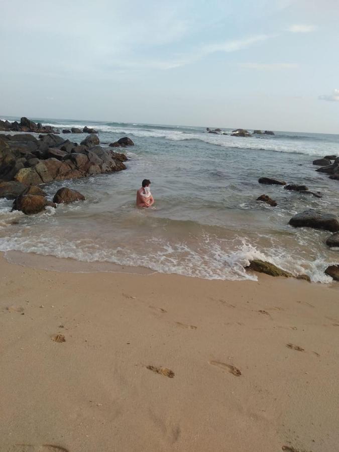 Near Beach Rest Unawatuna Kültér fotó