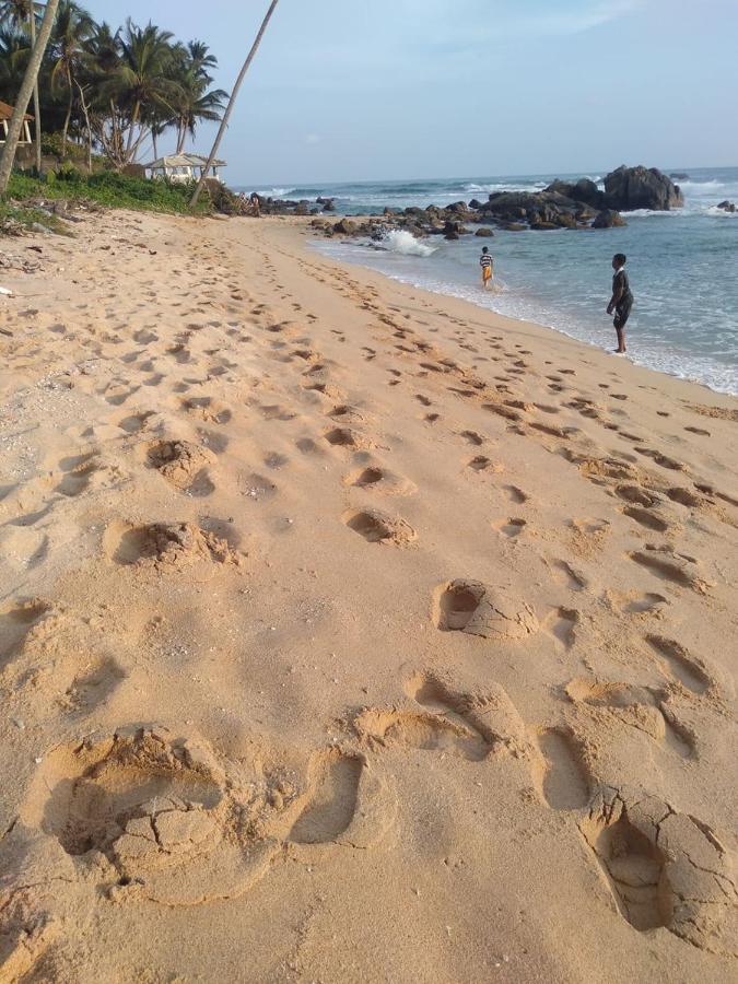 Near Beach Rest Unawatuna Kültér fotó